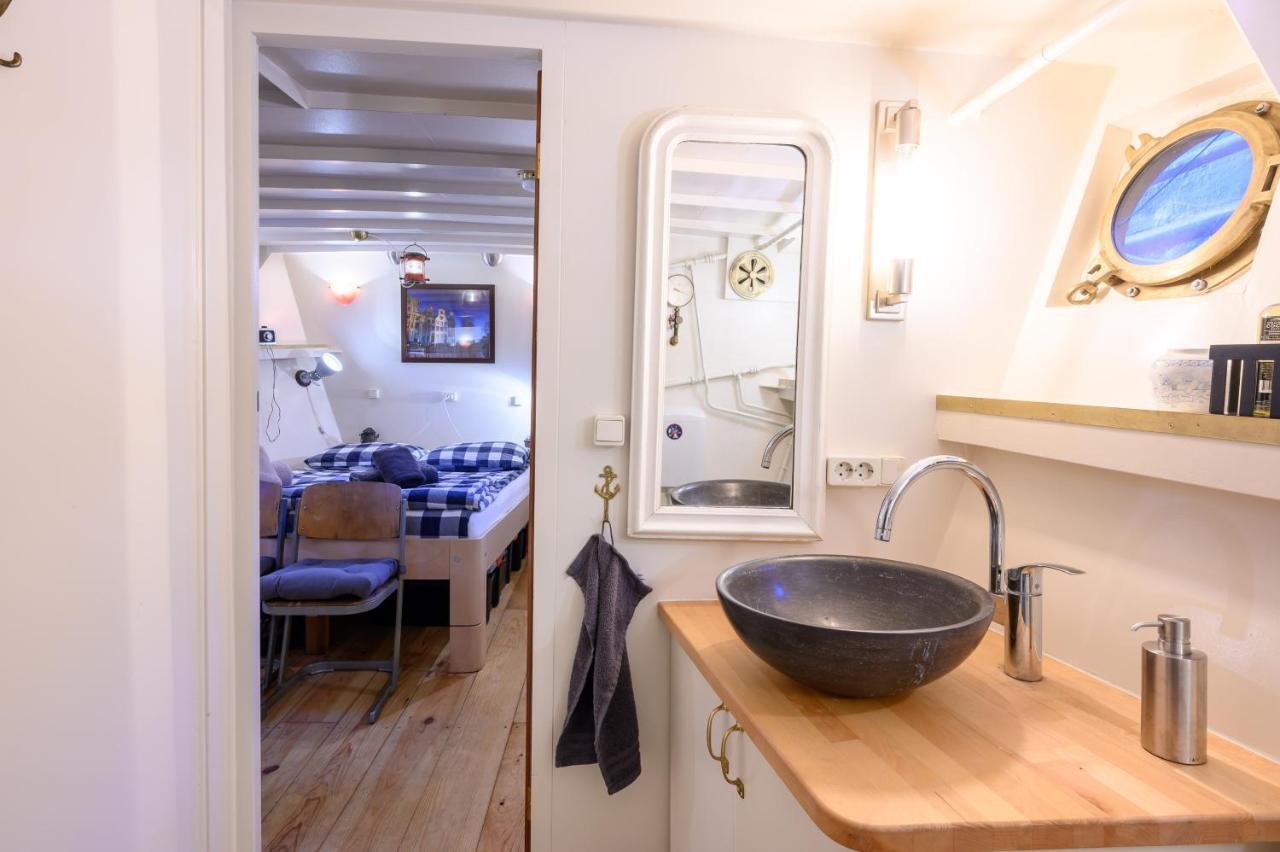 Boatapartment Animathor On Top Location Rotterdam Exterior photo